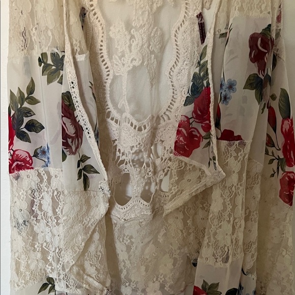 Boho-style Open Front Lace Fringe Vest Size Medium - Picture 3 of 6